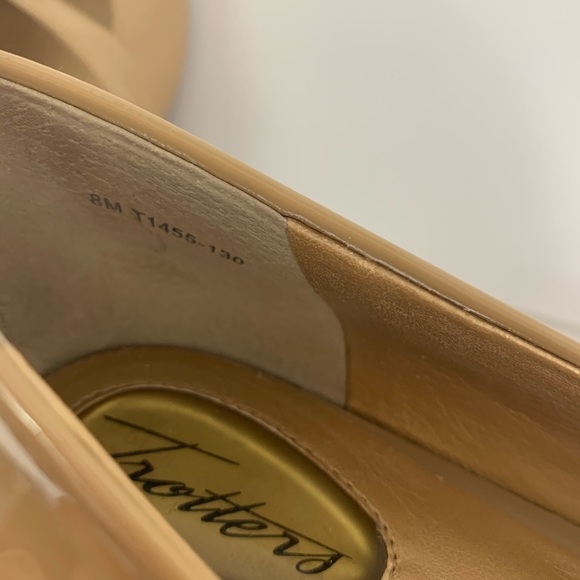 Trotters “Petra” nude patent leather kitten heels - Picture 8 of 8